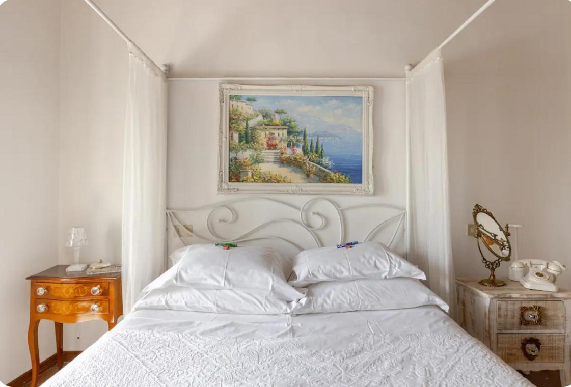 Affascinante Appartamento Nel Castello. Moniga del Garda Exterior photo